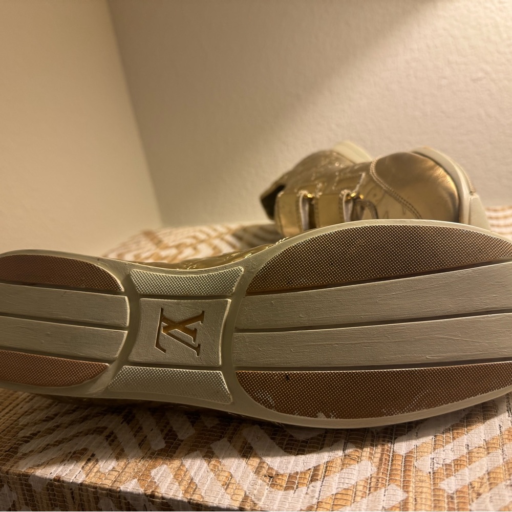 Rare Gold Pillow Louis Vuitton Gold Sneakers🥳🥳❌❌ - Picture 8 of 11